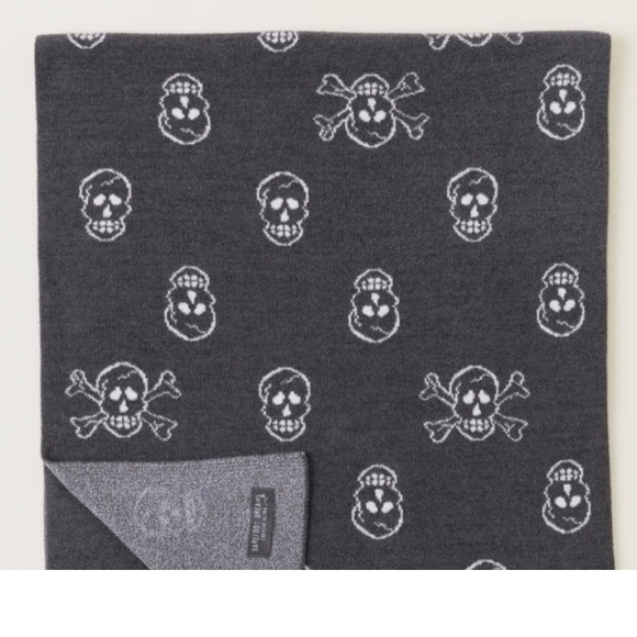 Barefoot Dreams Gray Skull Scarf - Picture 2 of 4